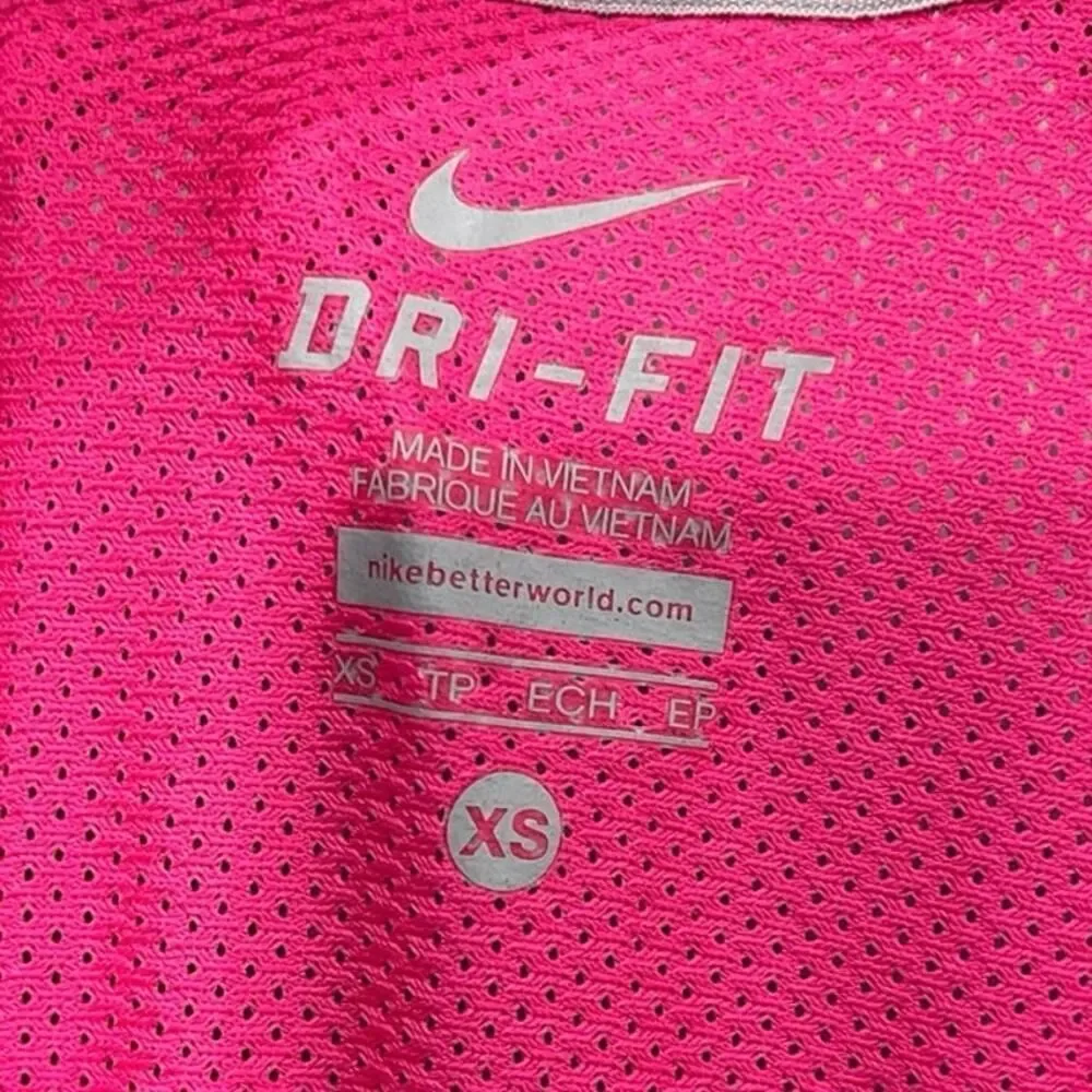 Nike Women’s Dri-Fit T-Shirt Cap Sleeve Crew Neck  Camo Print Pink Size XS